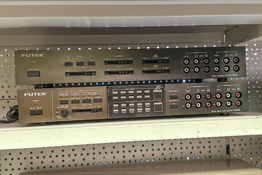Video-/Audio-Umschalter und Dubbing Center Futek FA612/FA604